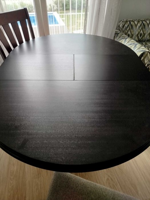 Mesa de Madeira com 6 cadeiras