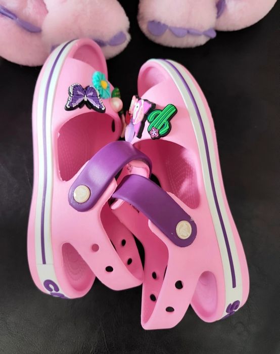 Crocs J2 32 33 wodoodporne sandały do wody plaża basen przypinki