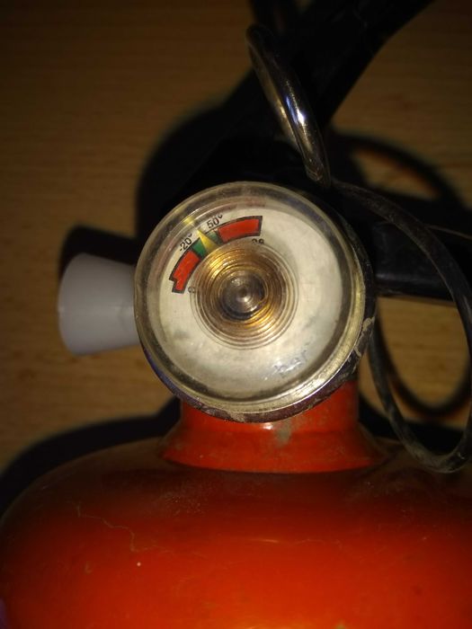 Огнетушитель порошковый ВП-1 (3) с манометром. Емкость 1,3 л Заправлен