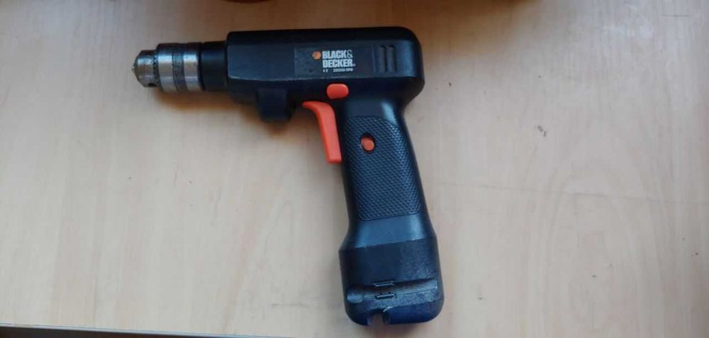 Маленький акумуляторний шурупокрут Black&Decker