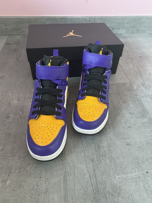 Air Jordan 1 Hi FlyEase
