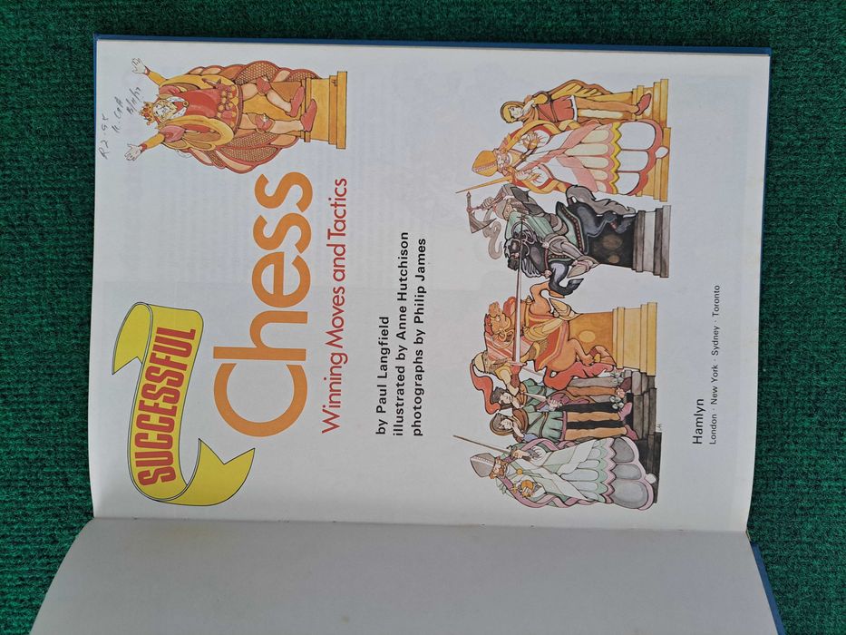 Chess (Xadrez) - Winning Moves and Tactics - Paul Langfield