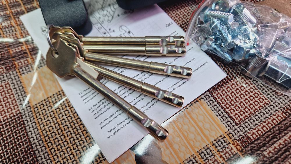 Новый.  Накладной замок Барьер Каре. Высшего качества!