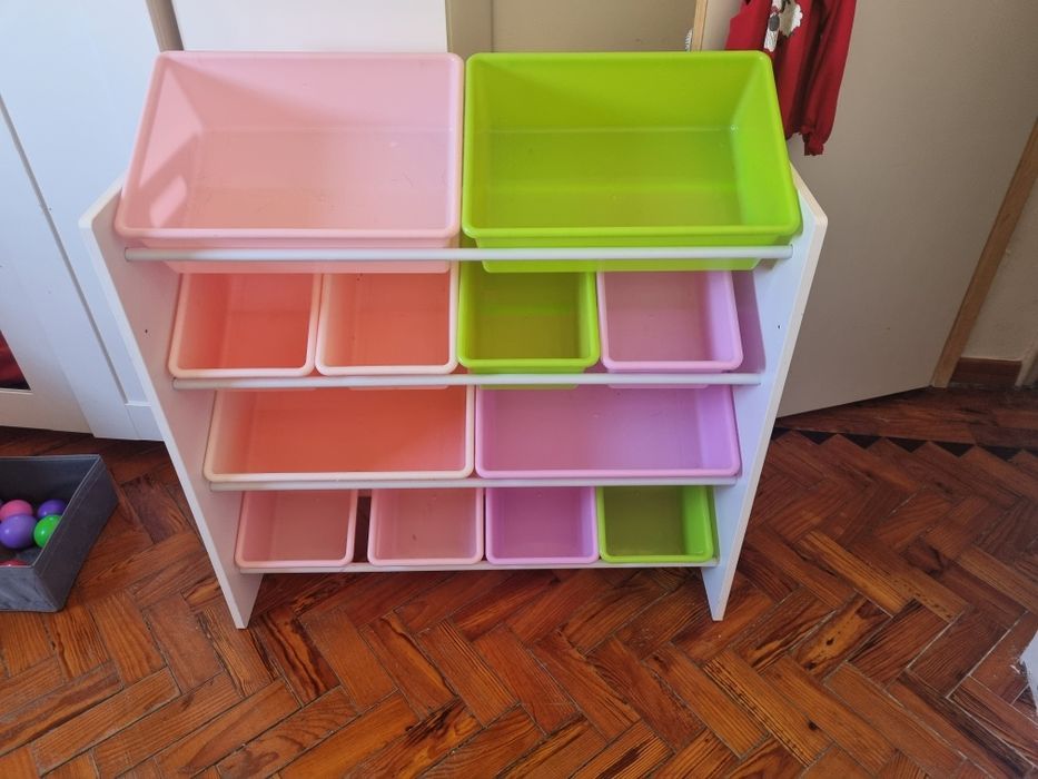 Estante de brinquedos