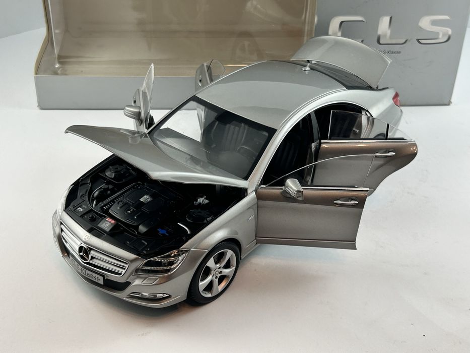 Unikat Norev Mercedes CLS W218 dealer edition 1/18