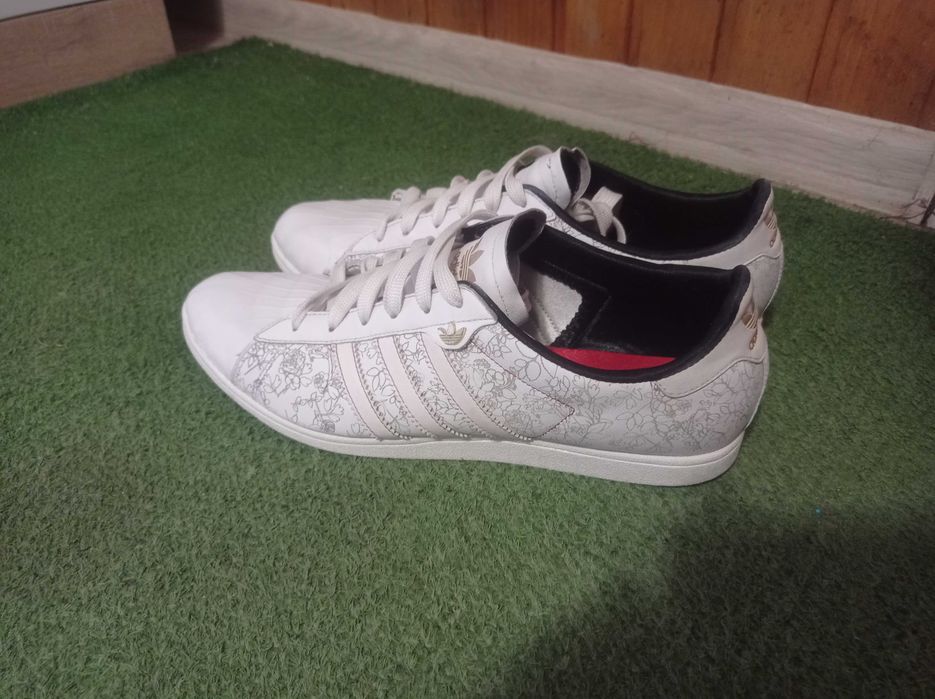 Кросівки adidas оригінальні.Натуральна шкіра.
