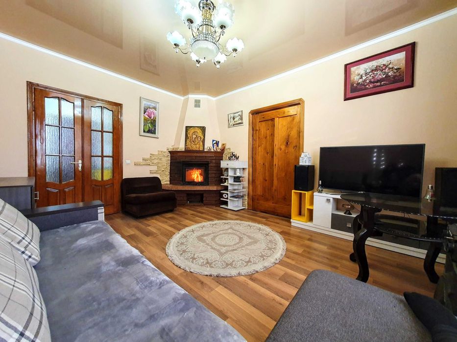 Здається 4-х кімнатний БУДИНОК в ЦЕНТРІ міста р-н вул. ГЕРОЇВ МАЙДАНУ.