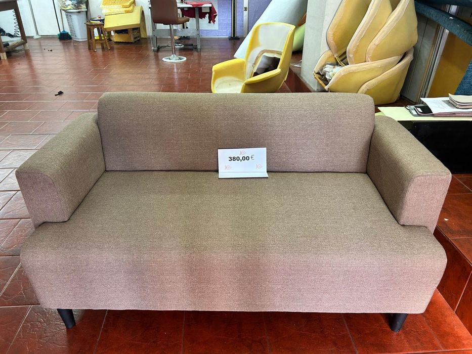 Sofa de dois lugares