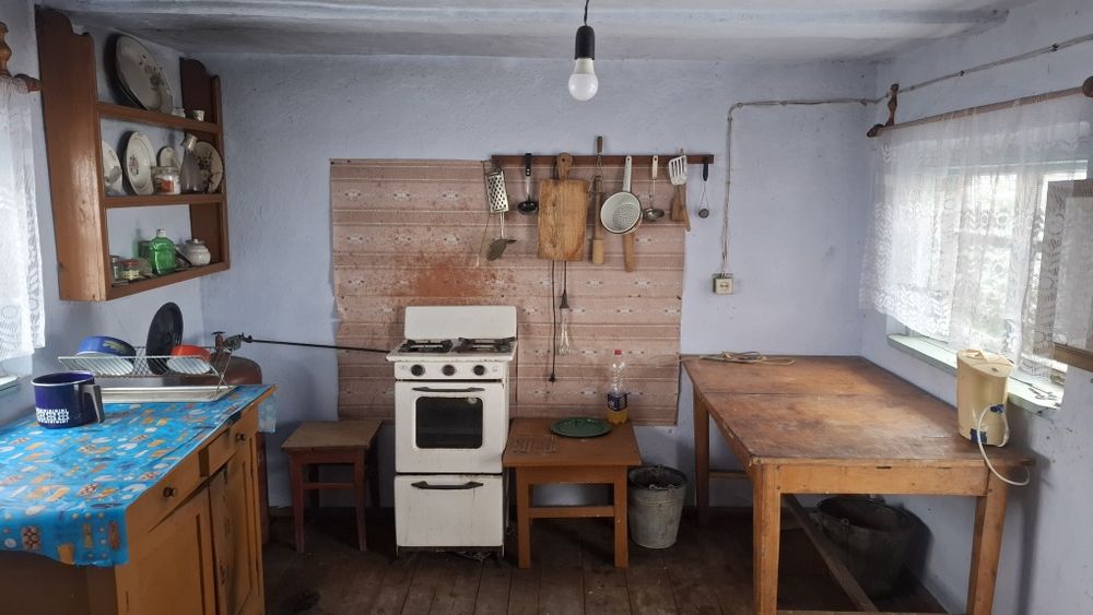 Хата в с.Комарівці будинок