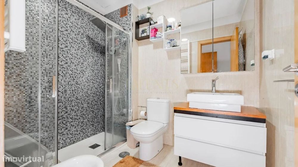 Apartamento T3 em Fradelos | 146 m² | Varanda c/ Churrasqueira