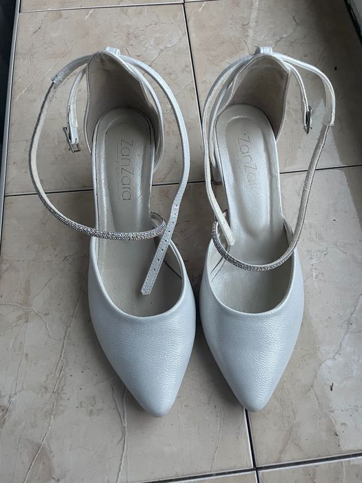 Buty ślubne srebrno-białe