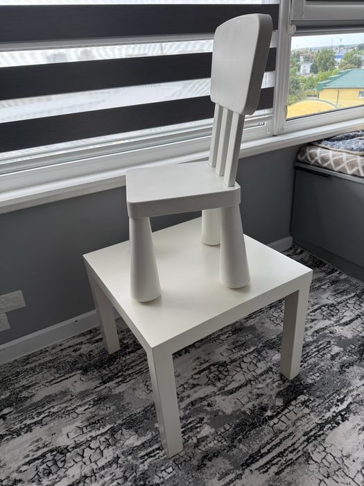 Стілець mammut і столик LACK Ikea