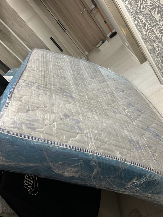 Б/в двоспальний матрац