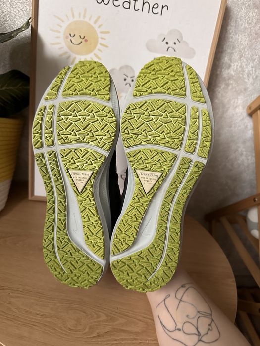 Фірмові кросівки Nike