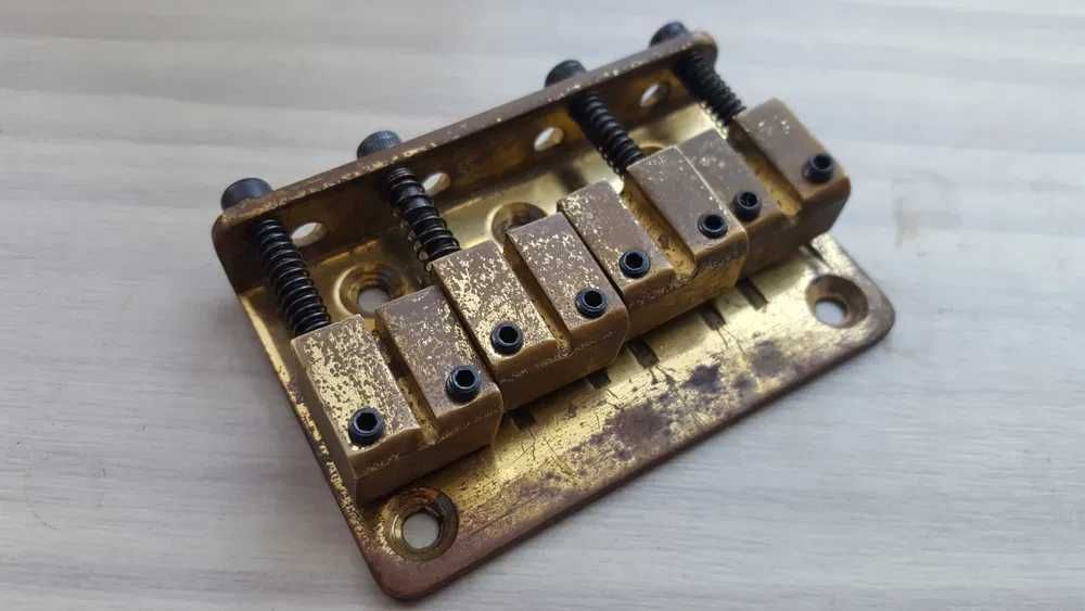 Bass bridge: Omega,Yamaha, Greco.