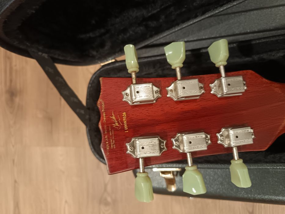 Guitarra vintage v 100