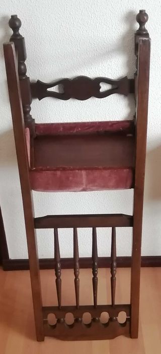 Cadeiras antigas de madeira