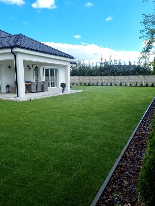 Uslugi ogrodnicze - Trawniki , nawodnienie ogrodu , kostka brukowa