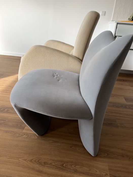 2 Sofás cinza e beje