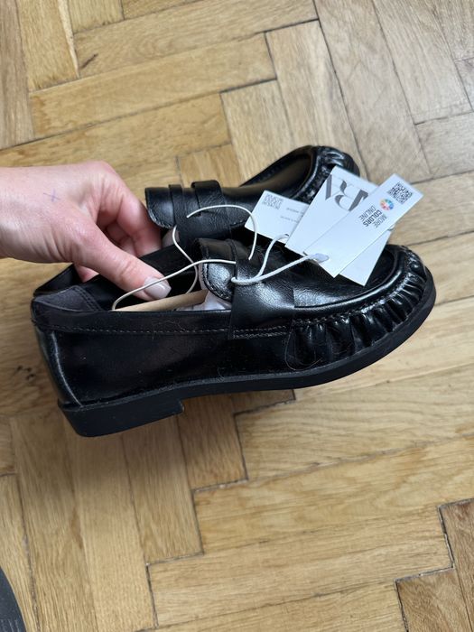 Нові лофери Zara, 31 розмір