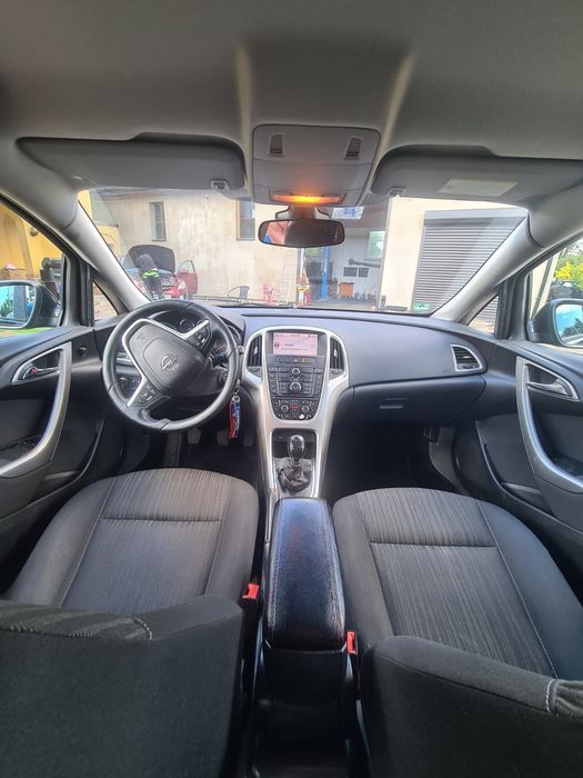 Opel Astra 2011 rok