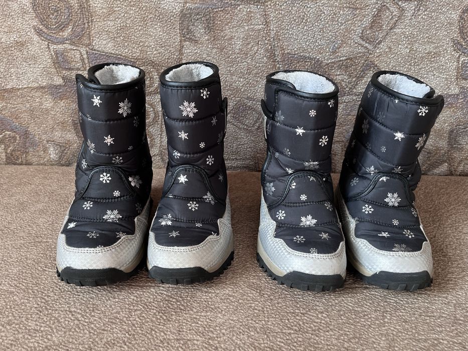 Зимові чобітки , можливо для двійні.  Устілка 19,5 см