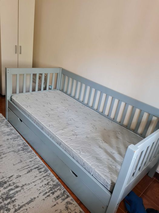 Cama cinza criança/ solteiro