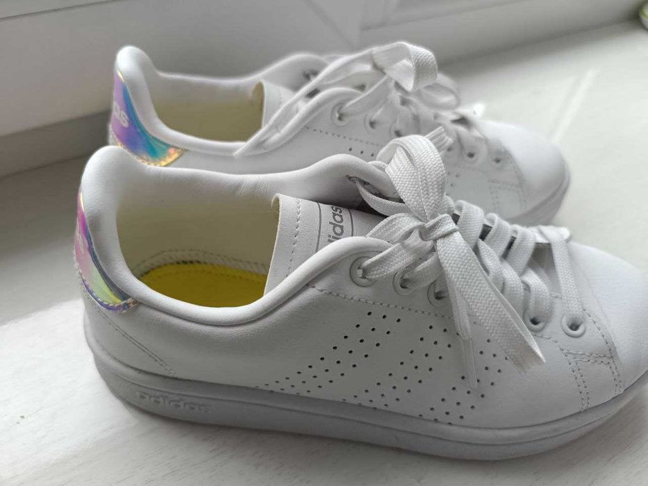 Кросівки жіночі шкіряні