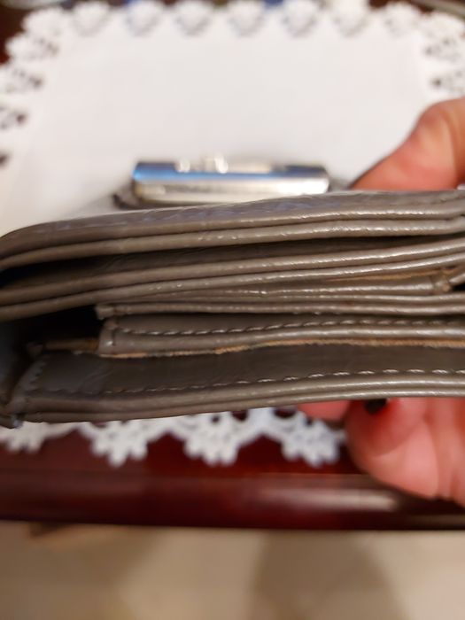 Carteira Gess de Mulher, em Pele Cinzento envernizado.