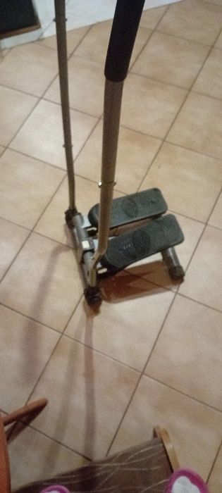 Sprzedam stepera w pełni sprawny .