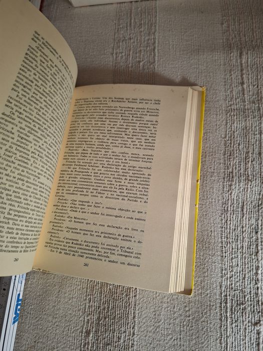 Livro sobre o Julgamento de Nuremberga