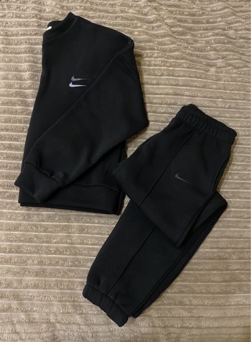 Жіночий спортивний костюм на флісі.