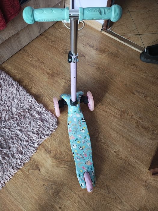 Hulajnoga trzykołowa