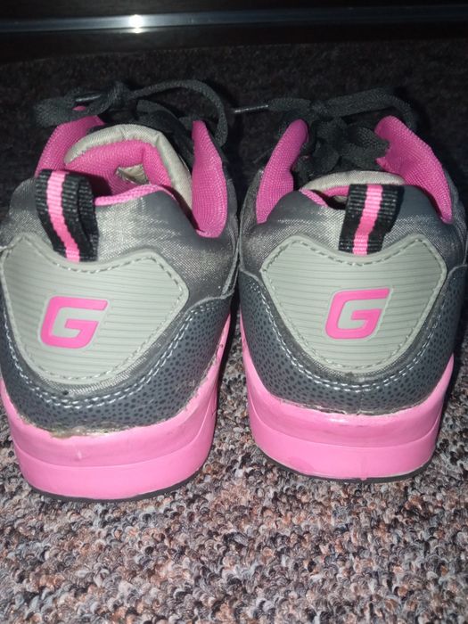 Buty sportowe damskie