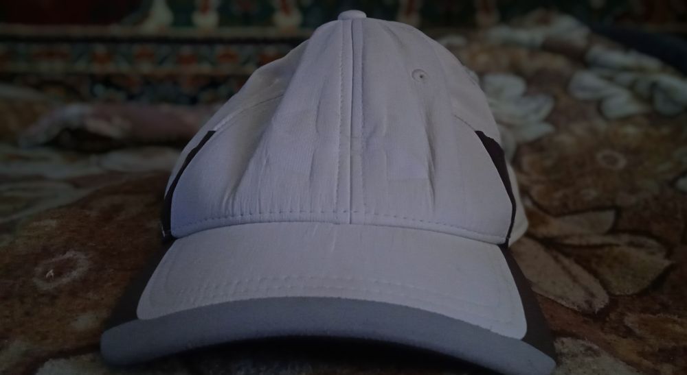 Кепка спортивна біла з чорно сірим, Under armour з логотипом