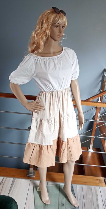 Trójkolorowa Lekka Sukienka Z Paskiem.