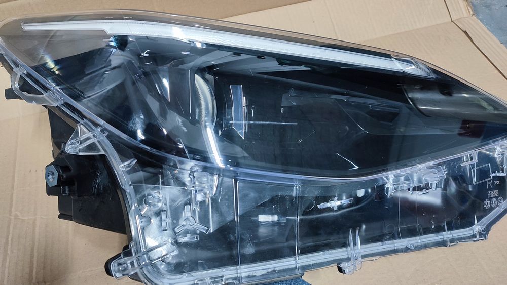 Óptica Toyota Yaris cross recuperarada