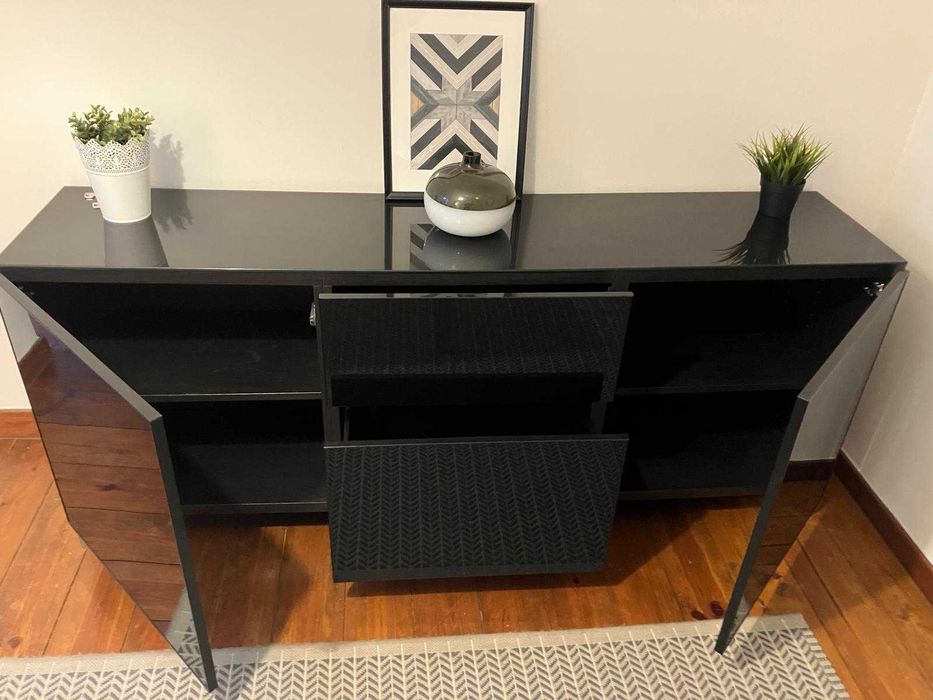 Aparador Moderno Preto com 2 Portas e 2 Gavetas – Ótimo Estado