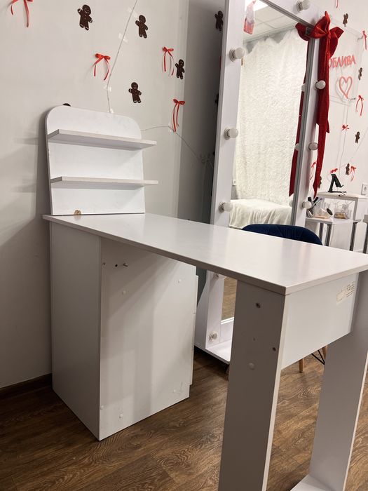 Стіл для манікюру