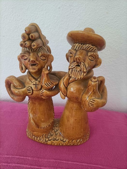 Famosa cerâmica de Júlia Ramalho - Casal