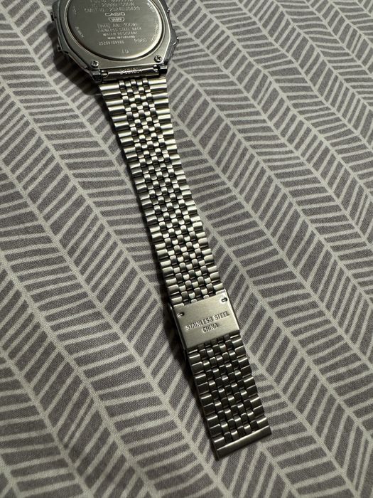 Zegarek srebrny Casio Illuminator bluetooth/licznik kroków