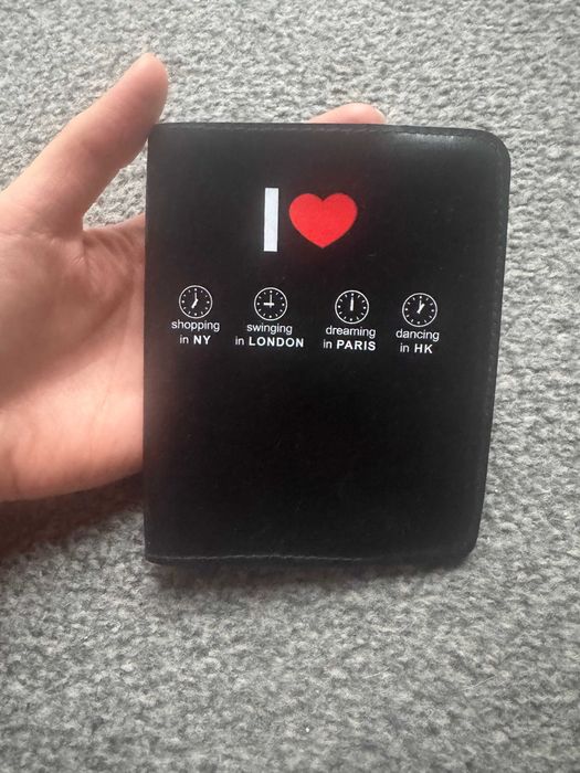 Okładka case na paszport czarna zabawna unisex nowa I love serduszko
