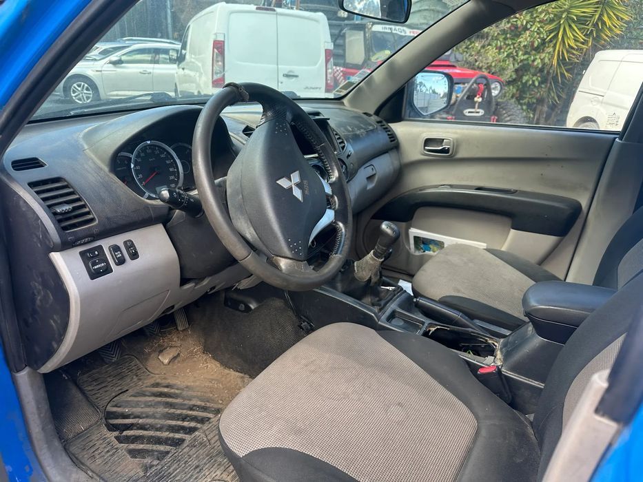 MITSUBISHI L200 2.5 DI-D 136 CV STRAKAR DE 2015 (CENTRO DE ABATE)