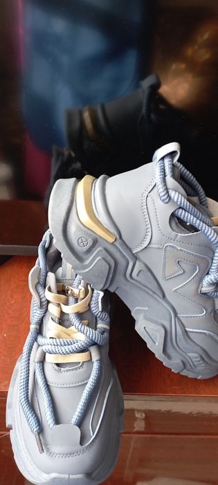 Женские молодёжные кроссовки 38,5 р(24,8 см)