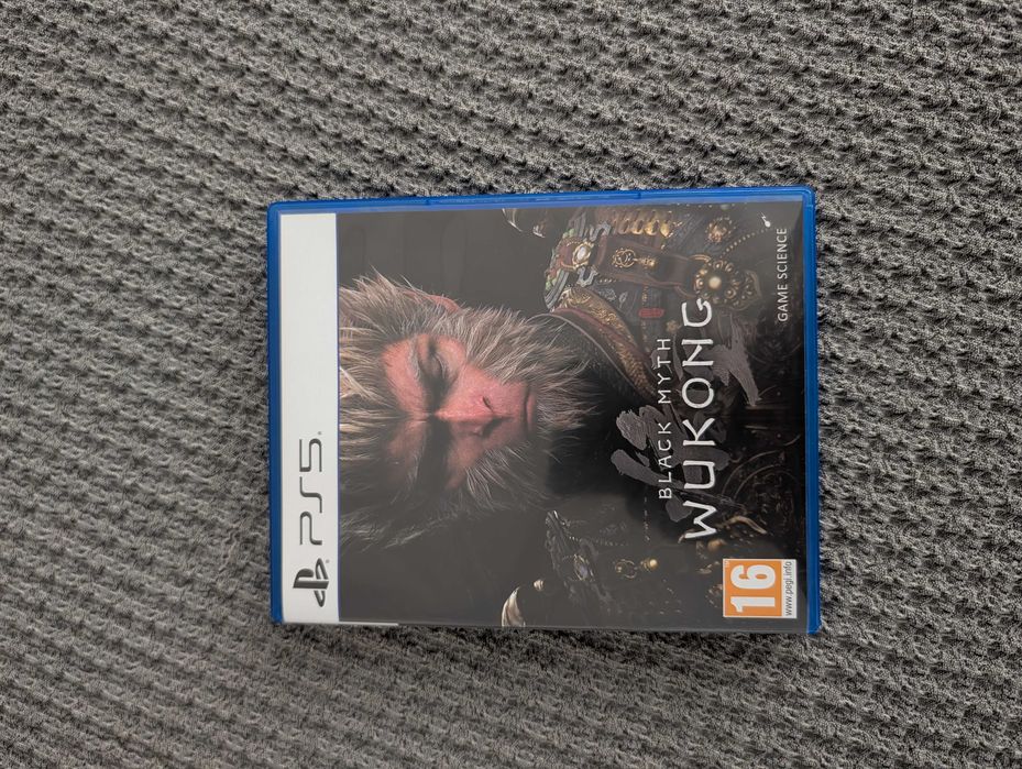 PS5 Slim 1T com suporte de comandos e jogos