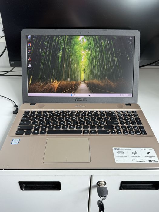 Продам ноутбук Asus X541U (i3/4gb/ssd128gb)