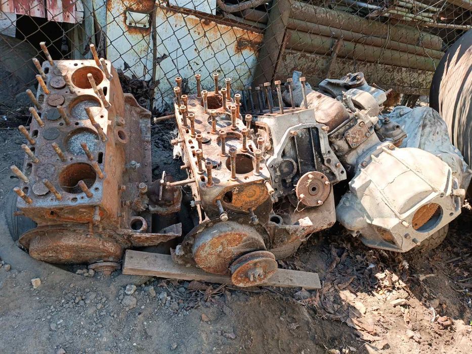 Мотори Газ 24 69 уаз колінвал головка розбераю