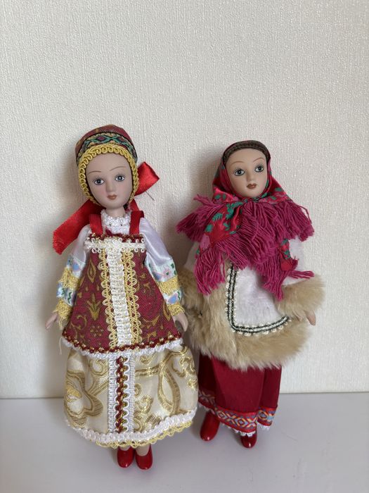 Фарфорова лялька колекційна "Куклы в народных костюмах"