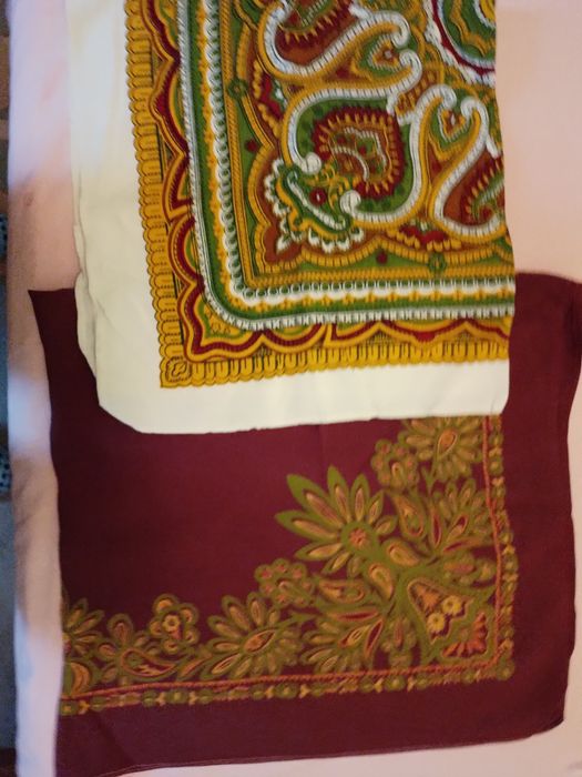 продам    платки , фартуки