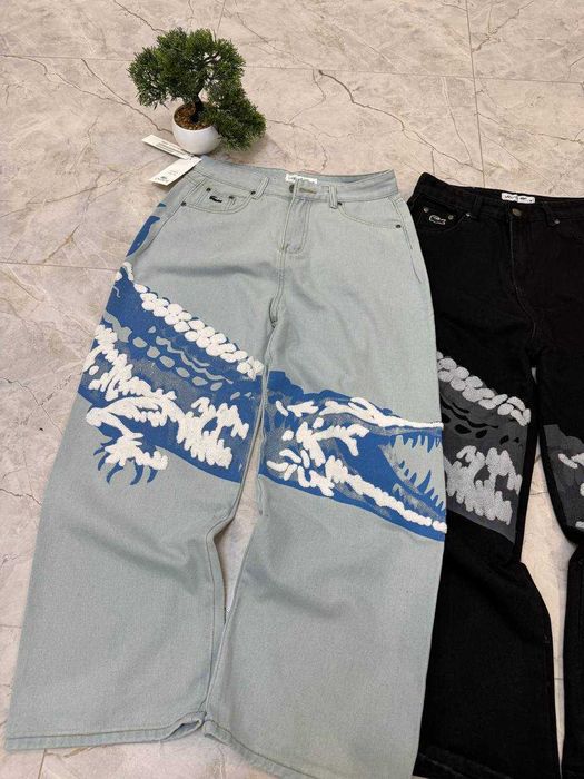 Джинси від бренду Lacoste